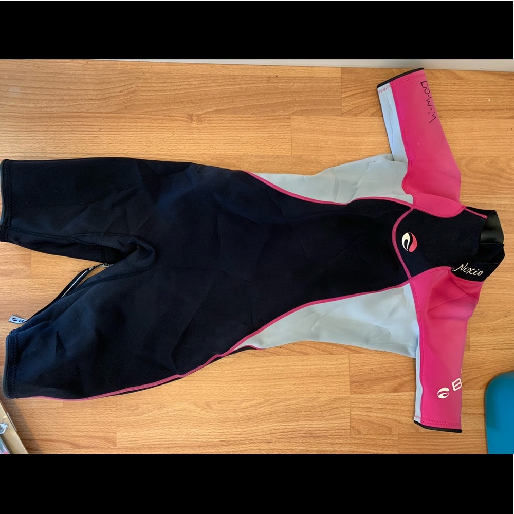 Woman’s Spring Suite 2 MM Size 8